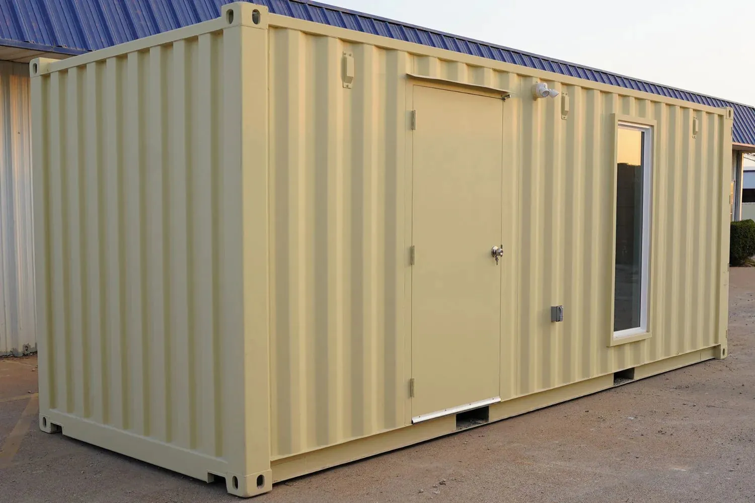 20ft Modern Cabin Shipping Container (20STMCBN) — photo 3 of 10