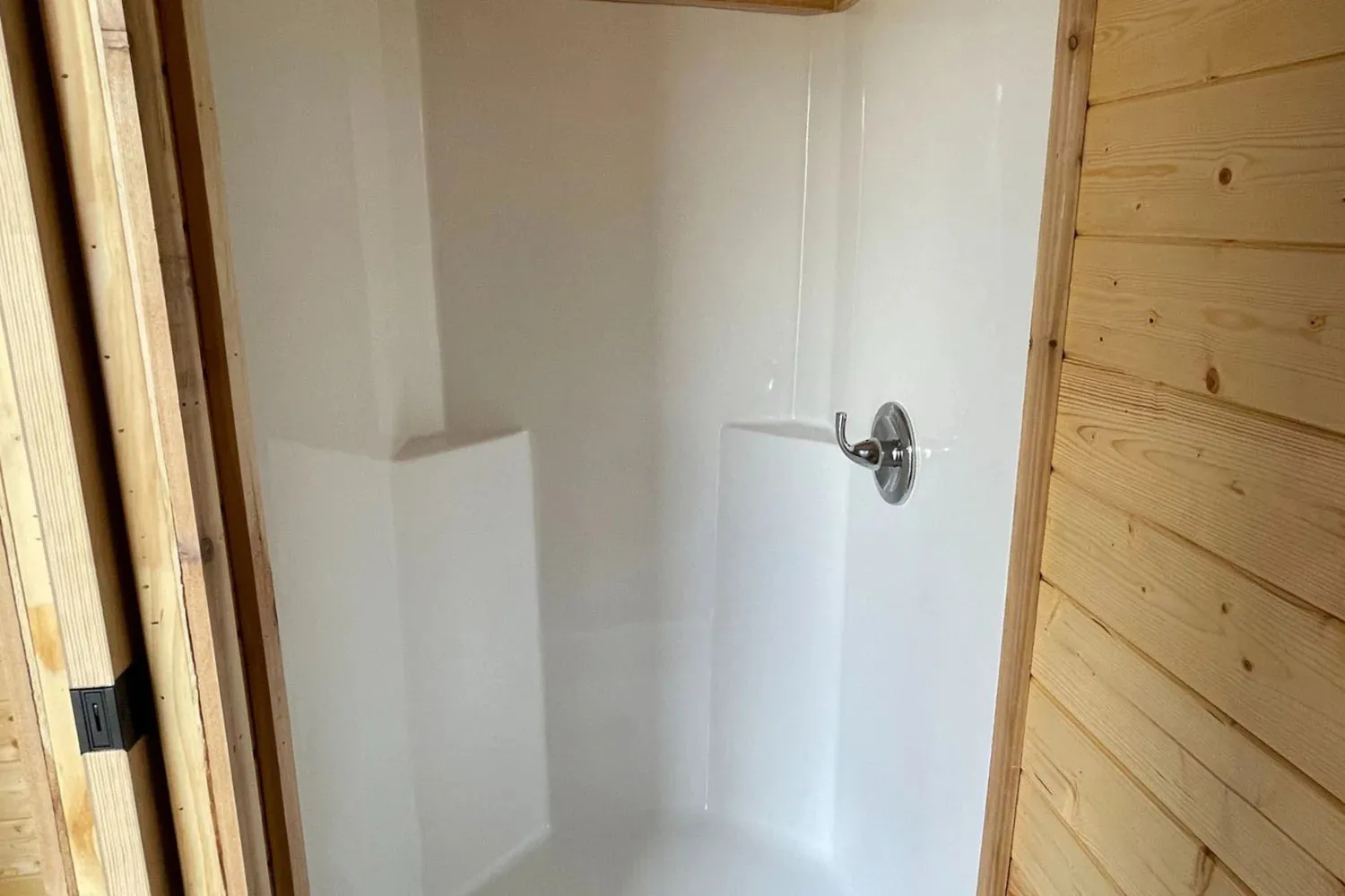 20ft Retreat Cabin Shipping Container (20STRCBN) — photo 6 of 8
