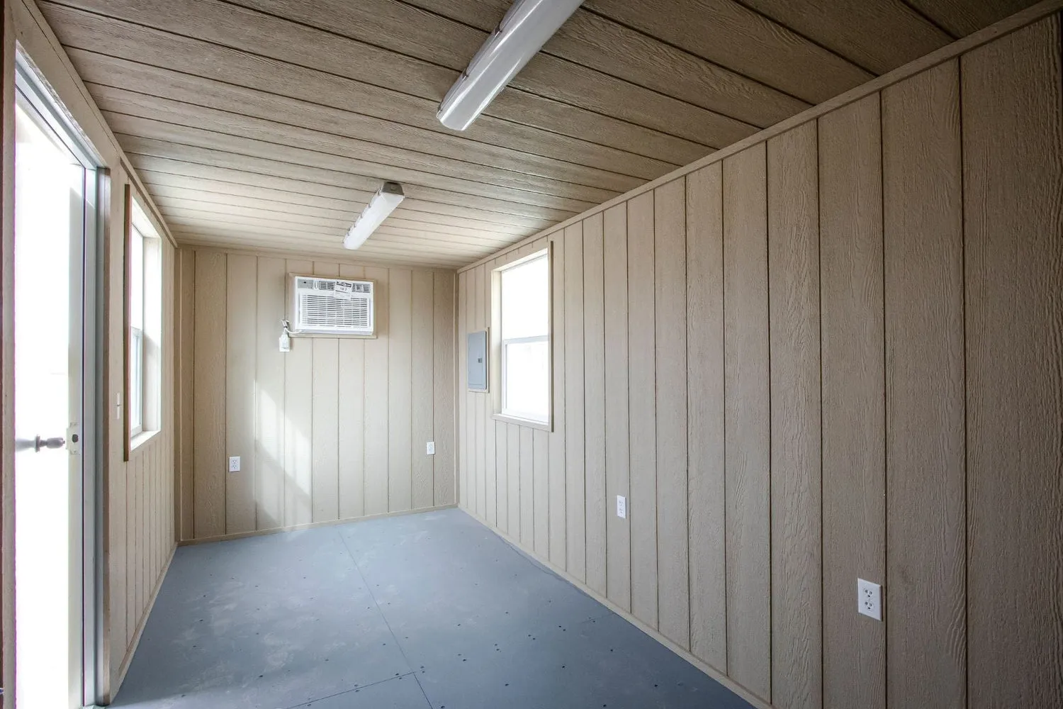 20ft Mobile Office Shipping Container with Bathroom (20STMOB) — photo 3 of 5