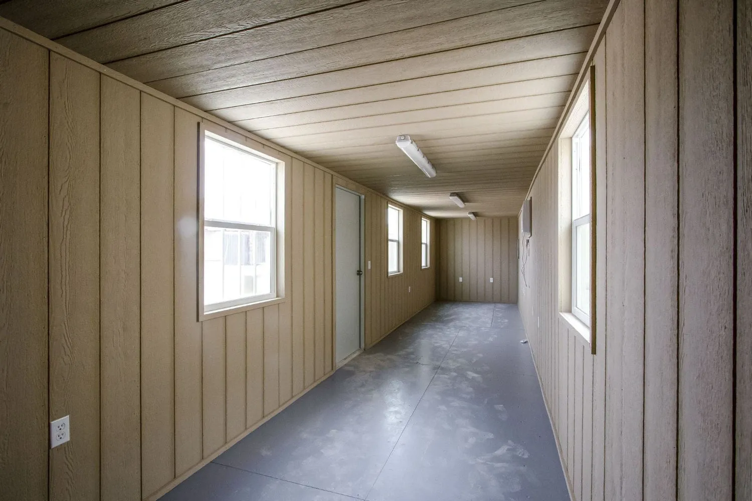 40ft Mobile Office Shipping Container with Bathroom (40HCMOB) — photo 3 of 5