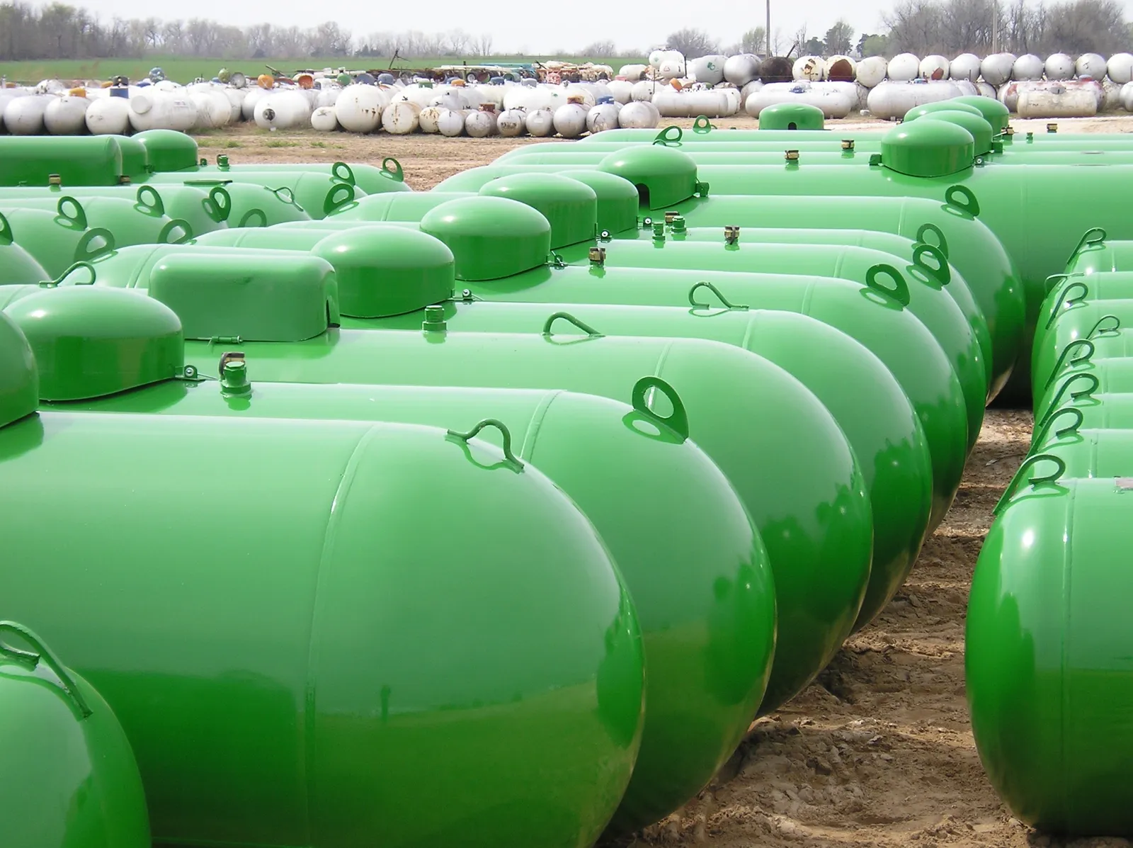 1000 Gallon Above Ground Propane Tank, ASME New — photo 3 of 12