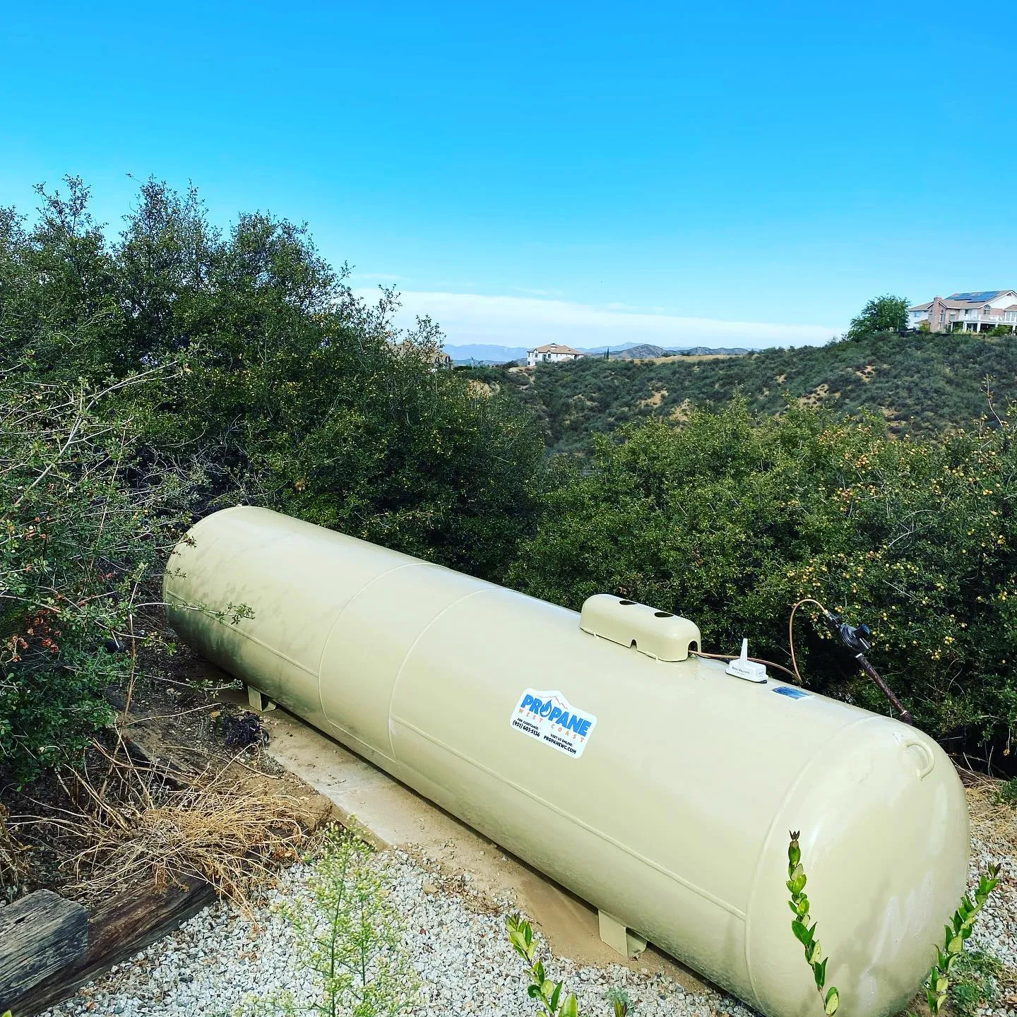 1150 Gallon Propane Tanks — photo 4 of 6