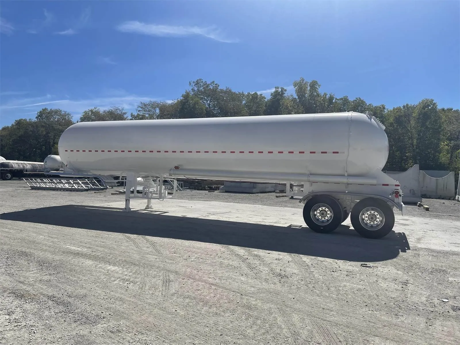 11600 Gallon Industrial Gas Tank Trailer MC-331 LPG LIQUID TANKER — photo 8 of 14