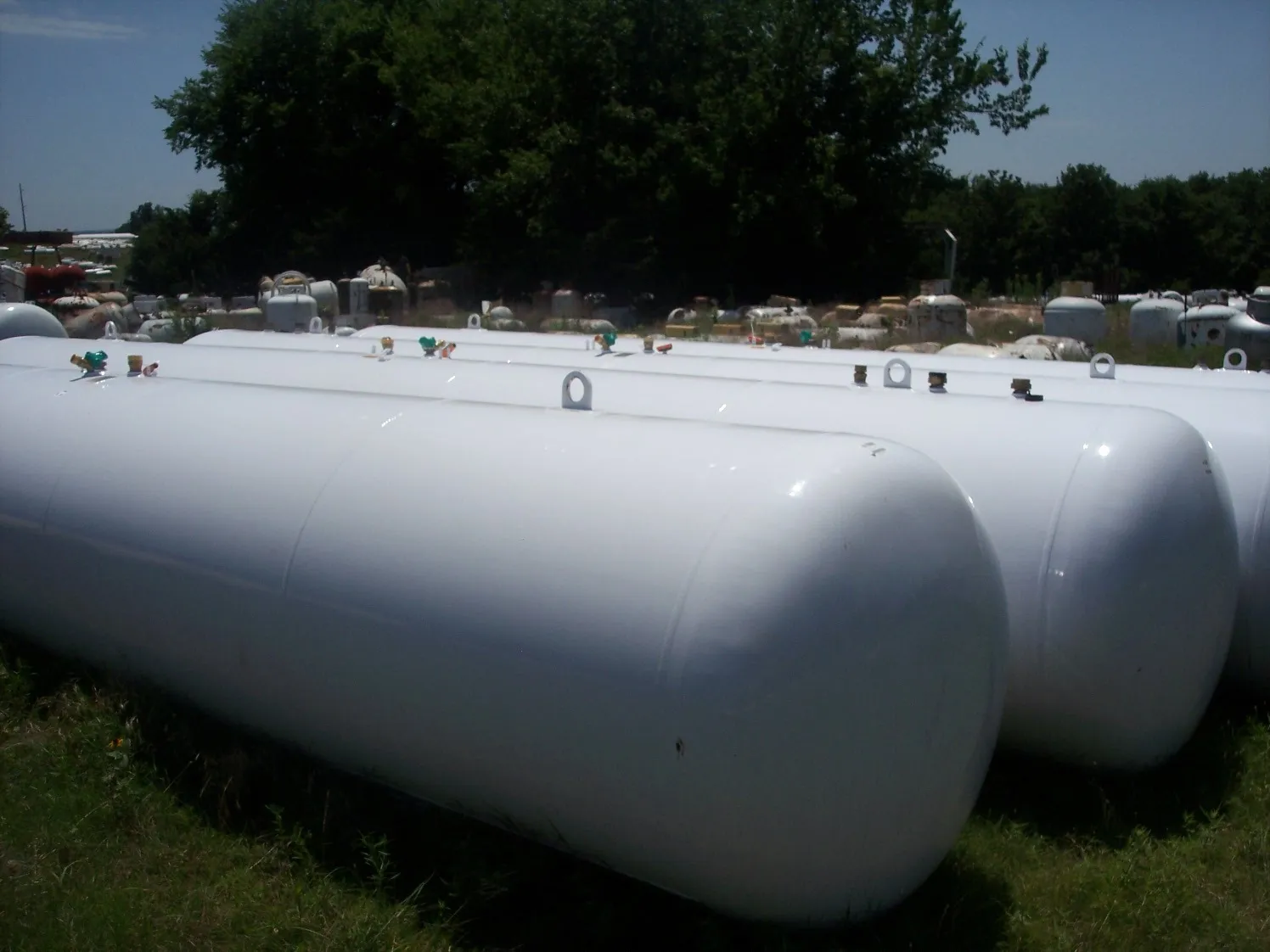2000 Gallon Propane Tanks — photo 3 of 4
