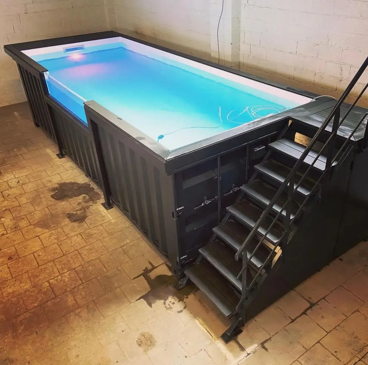 20 ft container pool — photo 3 of 4