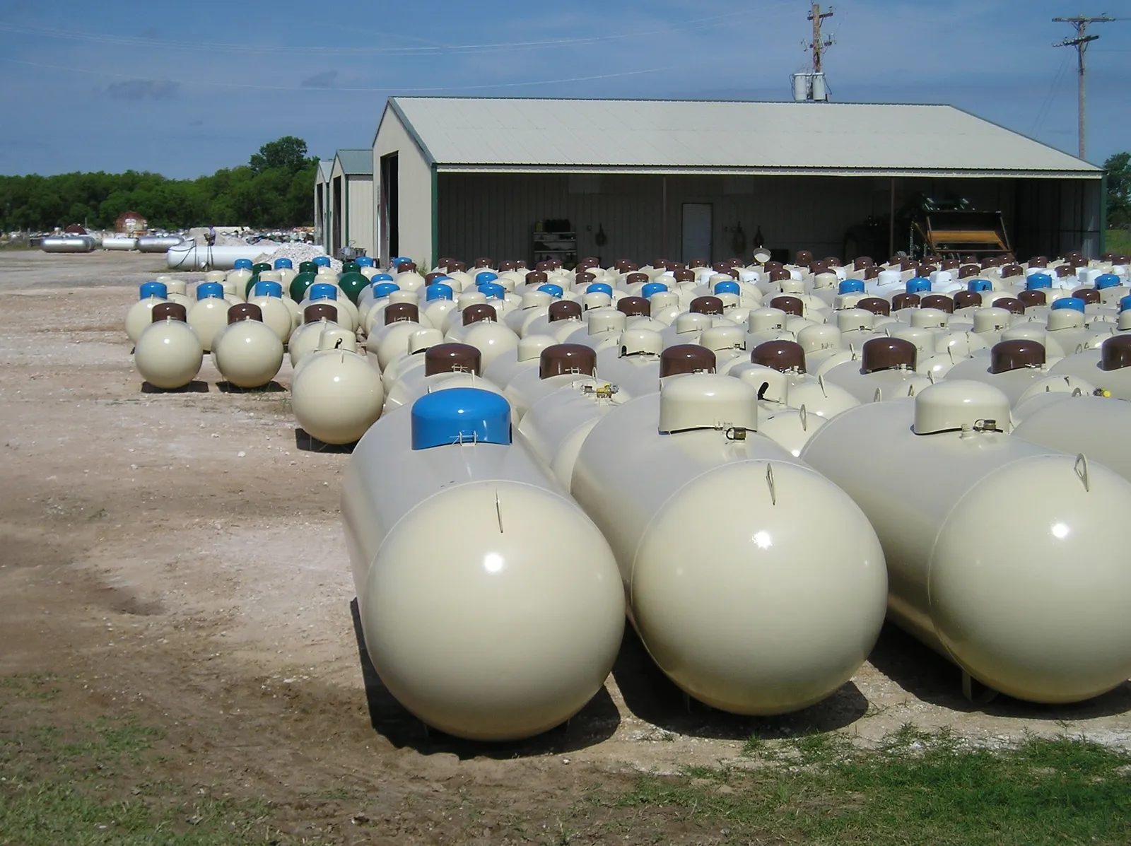 250 Gallon Propane Tanks ASME & DOT — photo 5 of 8