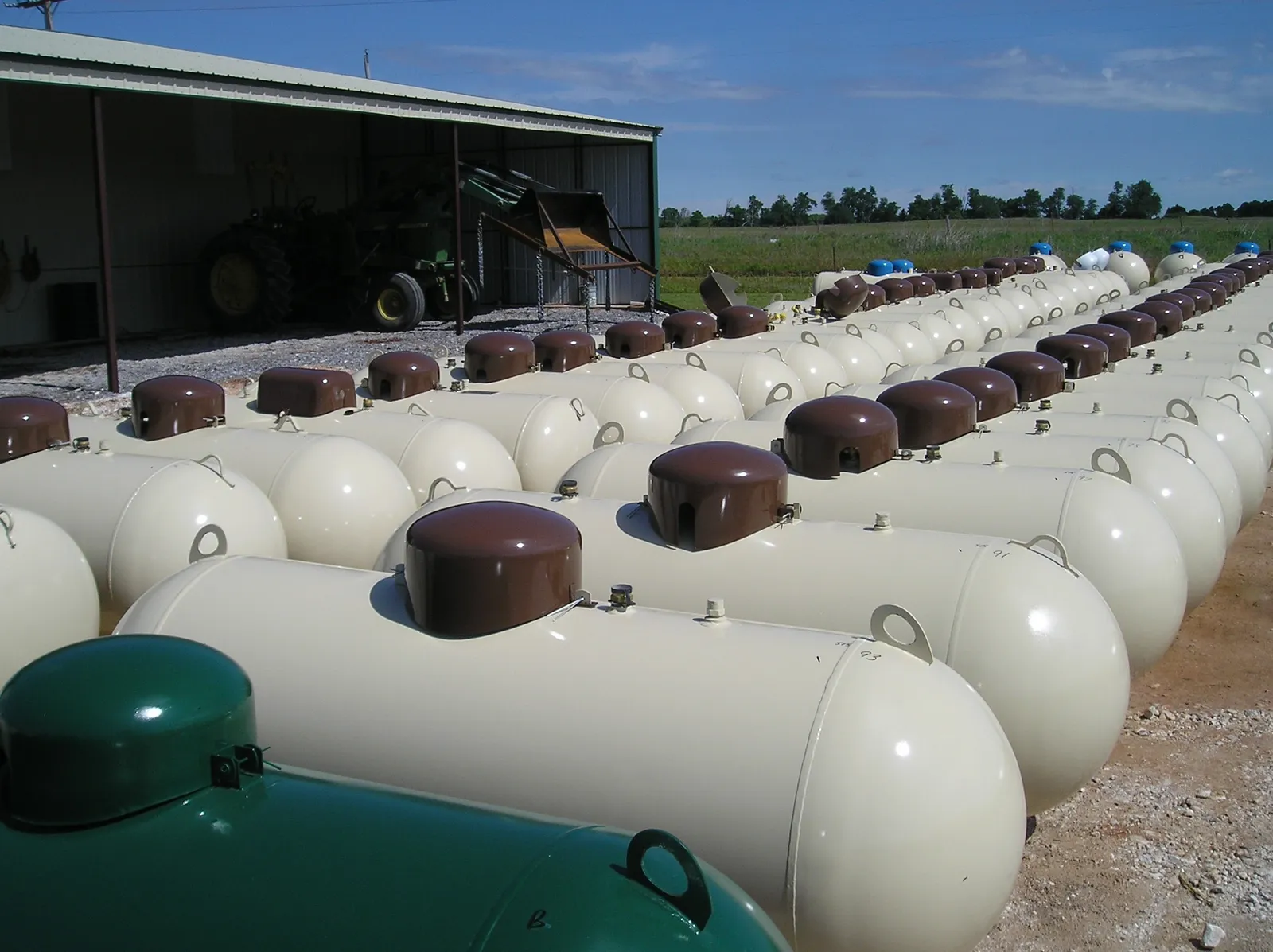 250 Gallon Propane Tanks ASME & DOT — photo 3 of 8