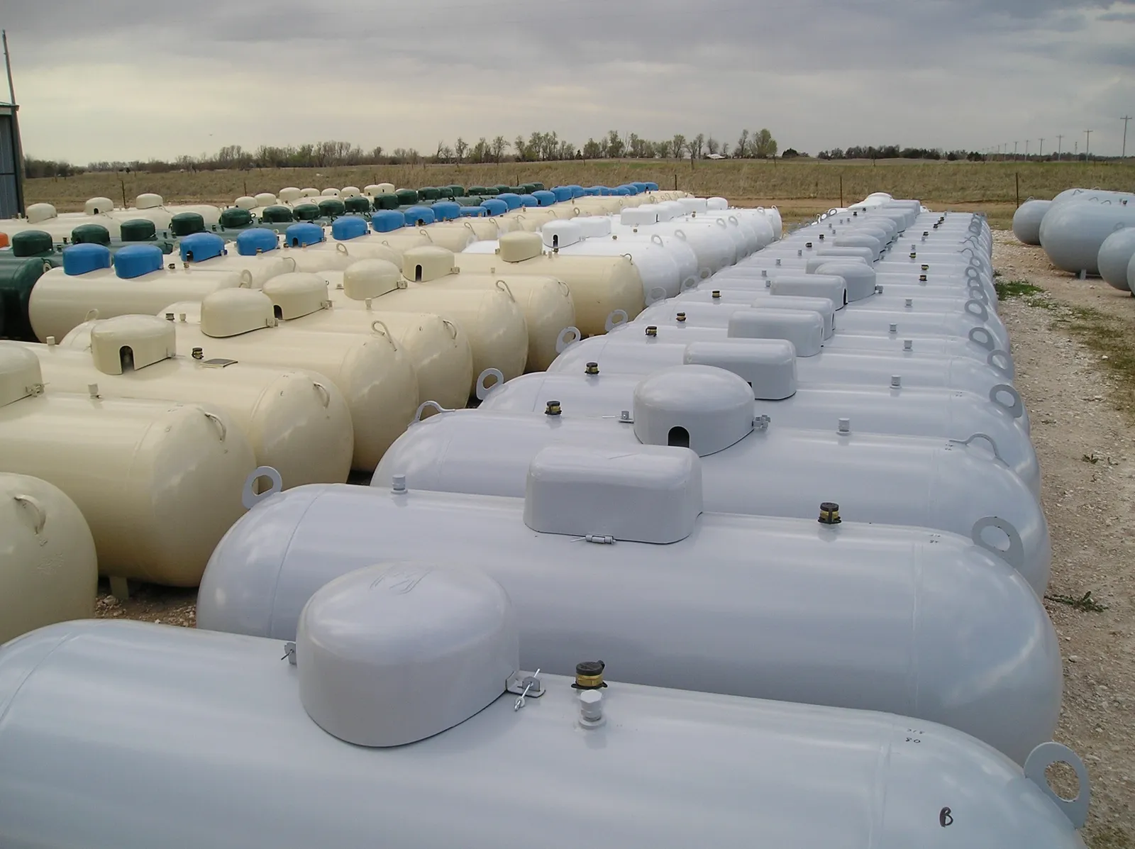 250 Gallon Propane Tanks ASME & DOT — photo 4 of 8