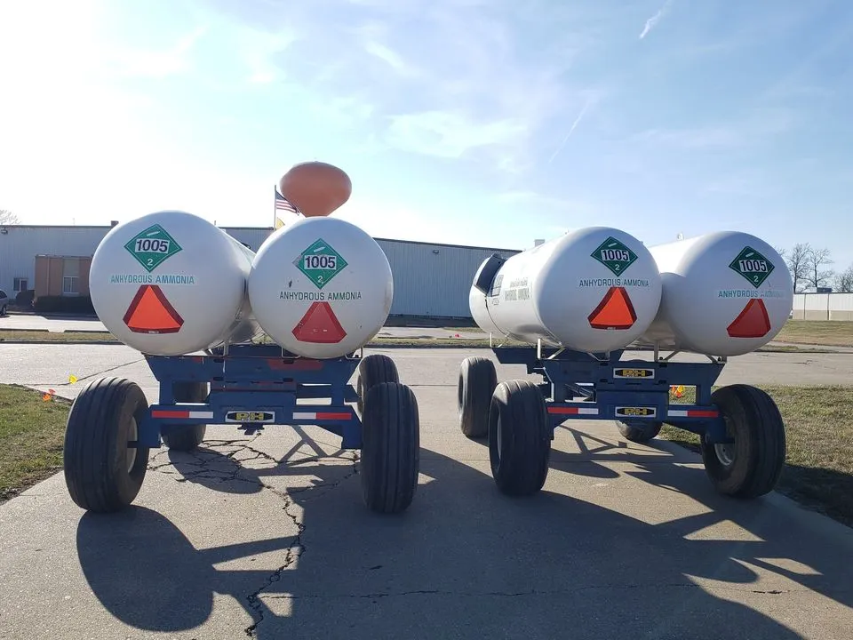 Twin 1000 Gallon Nh3 Tanks — photo 2 of 20