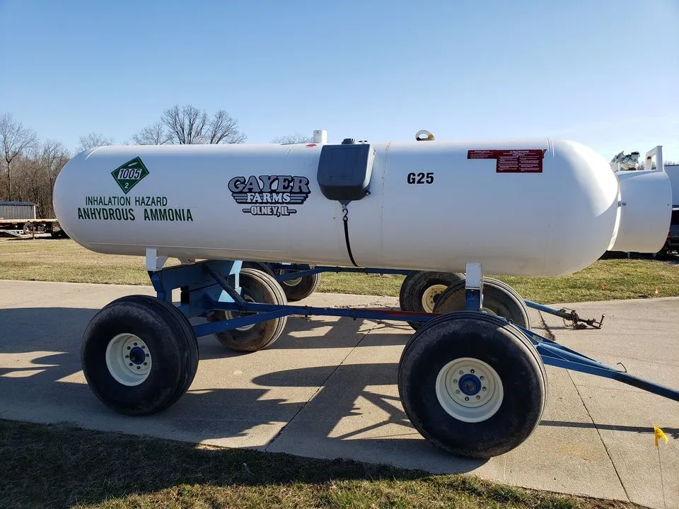 Twin 1000 Gallon Nh3 Tanks — photo 4 of 20