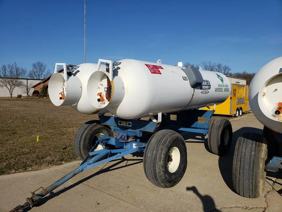 Twin 1000 Gallon Nh3 Tanks — photo 6 of 20