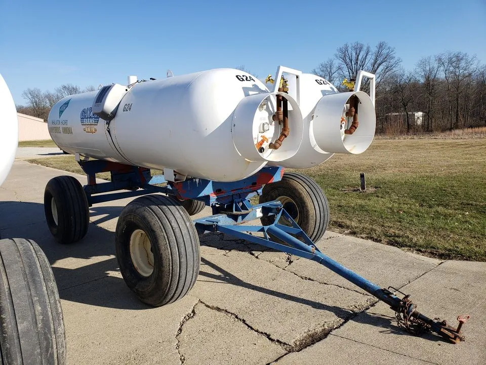 Twin 1000 Gallon Nh3 Tanks — photo 7 of 20