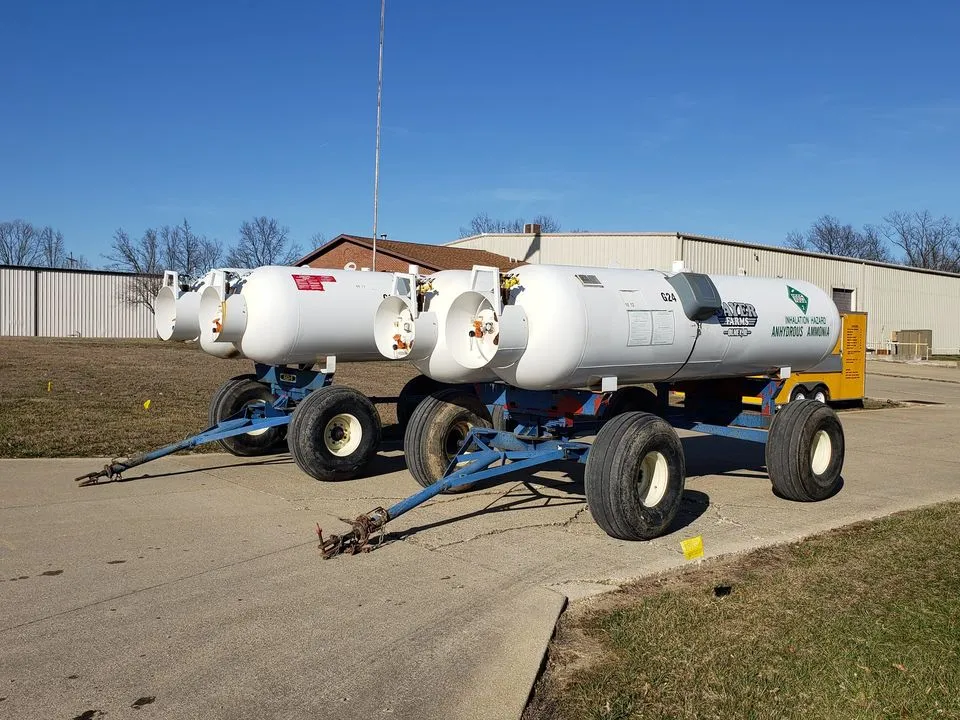 Twin 1000 Gallon Nh3 Tanks — photo 9 of 20