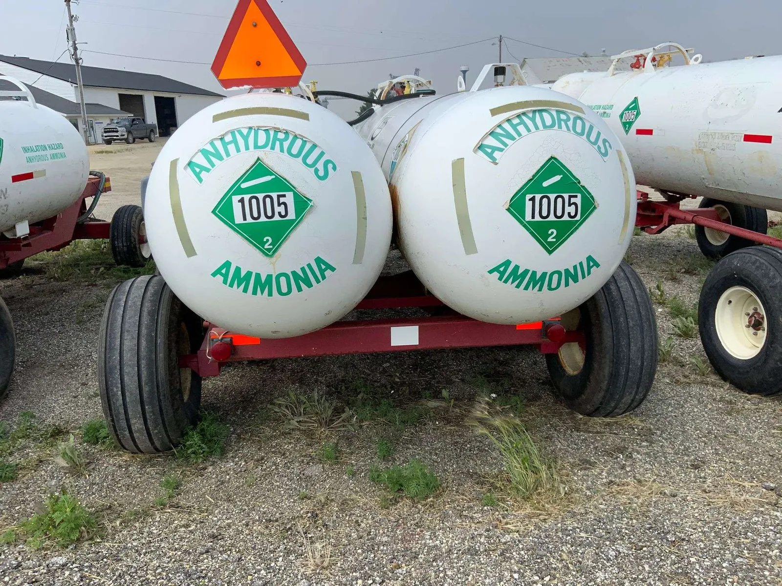 Twin 1000 Gallon Nh3 Tanks — photo 11 of 20