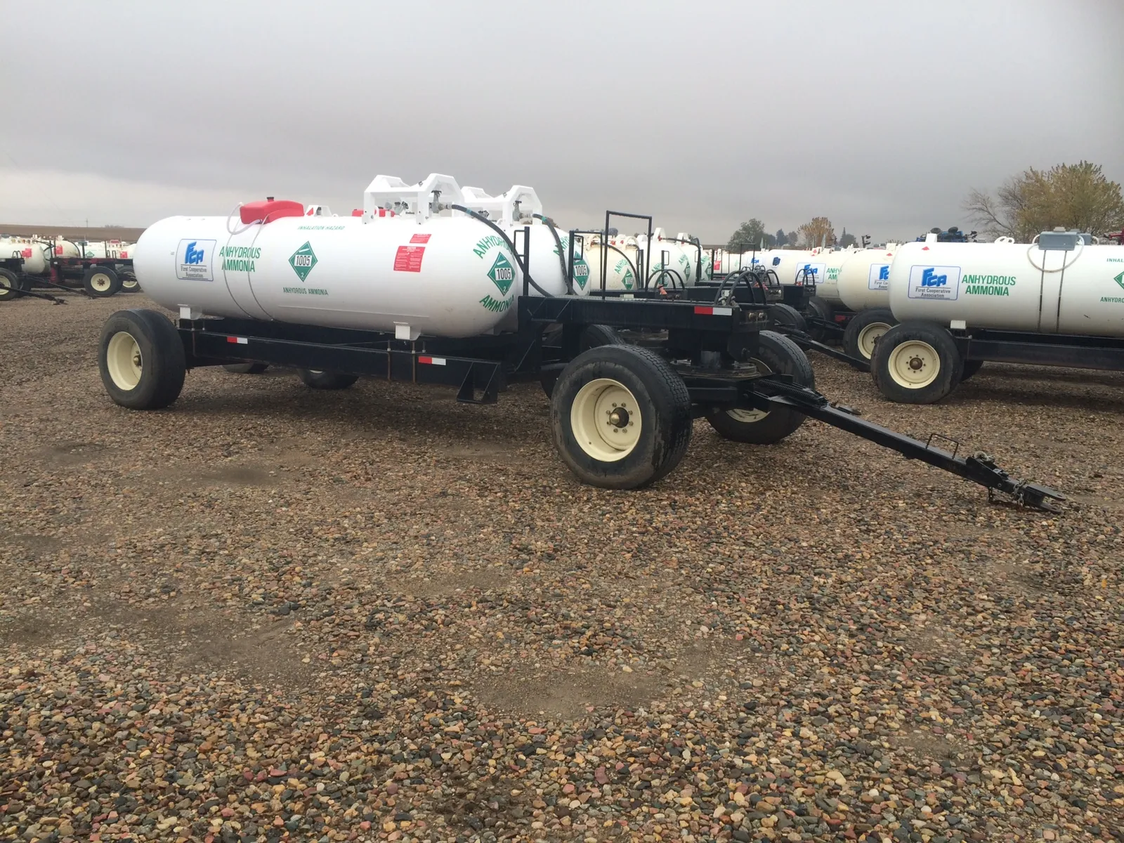 Twin 1000 Gallon Nh3 Tanks — photo 10 of 20