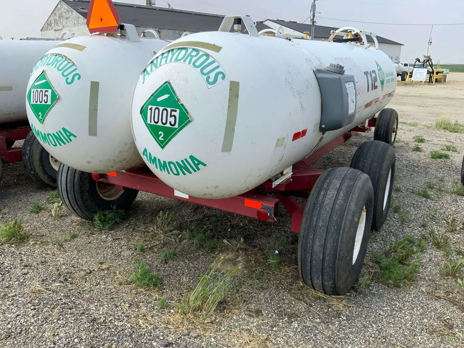 Twin 1000 Gallon Nh3 Tanks — photo 12 of 20