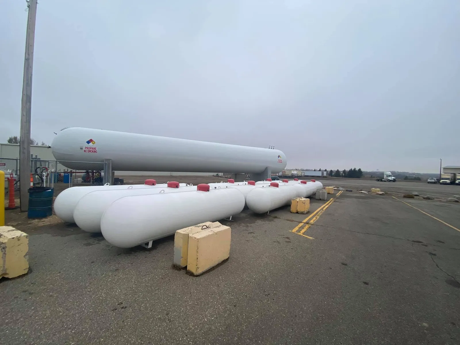 1000 Gallon Above Ground Propane Tank, ASME New — photo 4 of 12