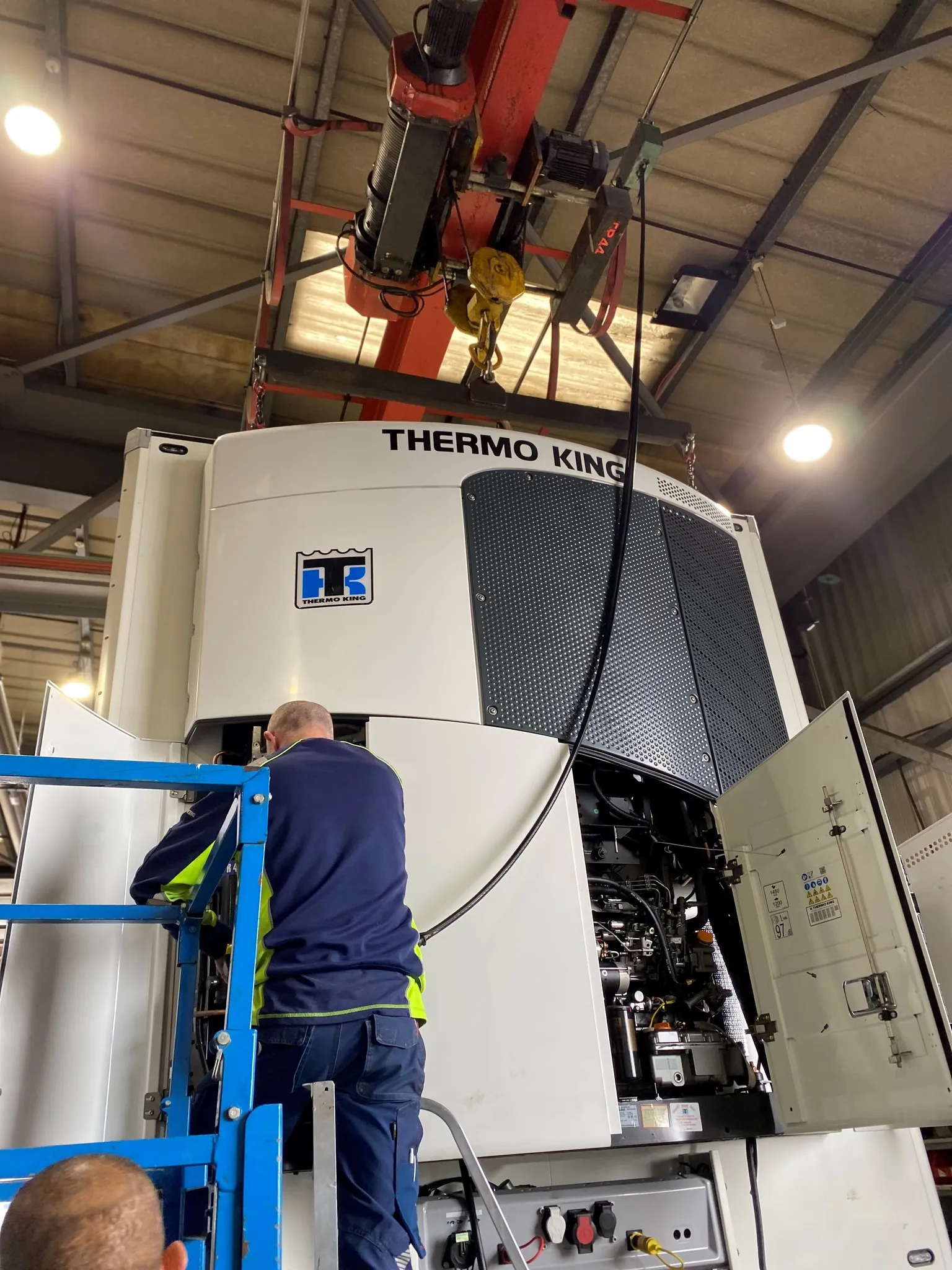 Thermo King SLXi-300 Refrigeration Unit — photo 7 of 8