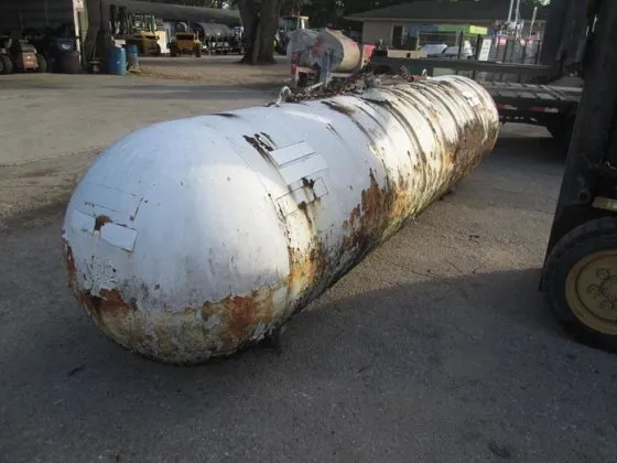 Used 1000 Gallon Propane Tank, ASME & DOT — photo 2 of 5