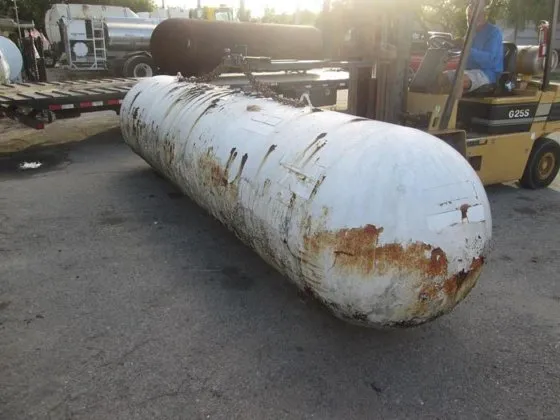 Used 1000 Gallon Propane Tank, ASME & DOT — photo 3 of 5