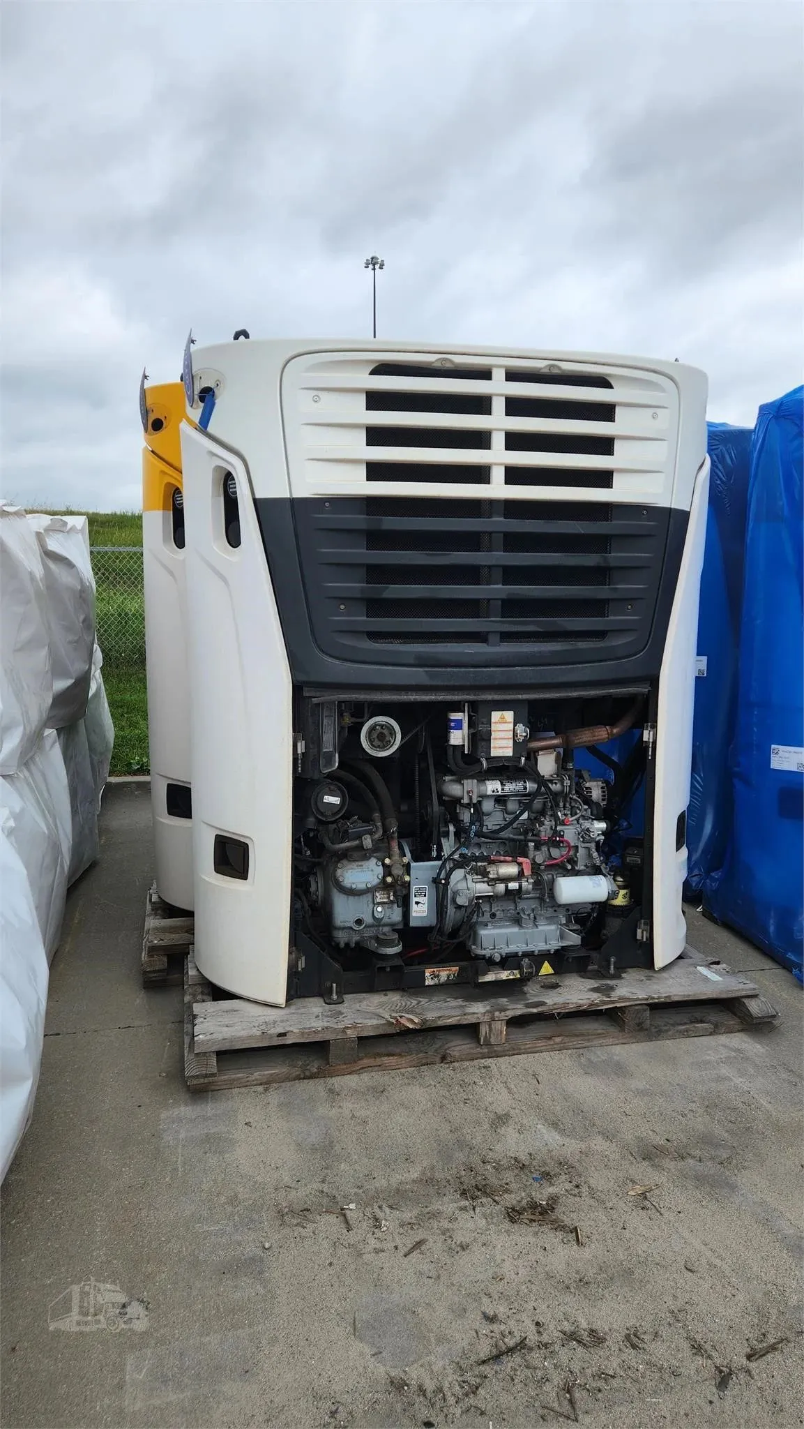X4 7500R Refrigeration Units — photo 7 of 9